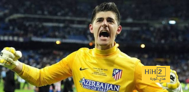 جماهير أتليتكو مدريد ترمي القمامة على لوحة كورتوا.. فيديو