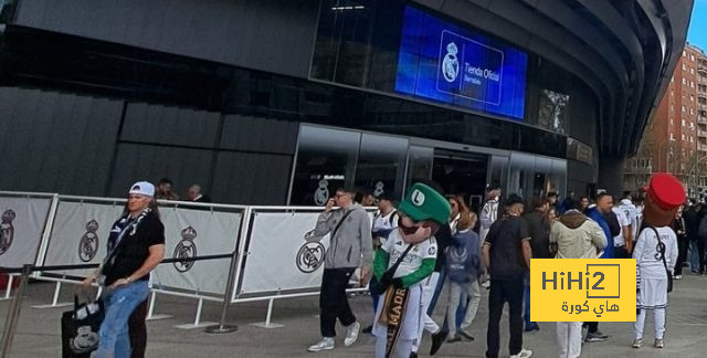 جمهور ريال مدريد يتوافد على ملعب السانتياجو برنابيو قبل مواجهة فالنسيا