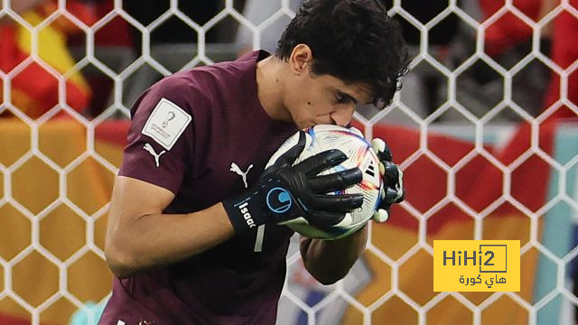 ياسين بونو أسطورة الهلال بين الخشبات الثلاث !