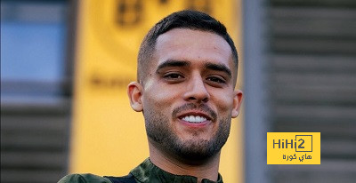 ظهير بوروسيا دورتموند الذي يراقبه برشلونة