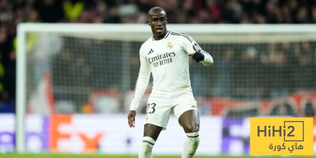 ميندي يغادر مباراة برشلونة مصاباً