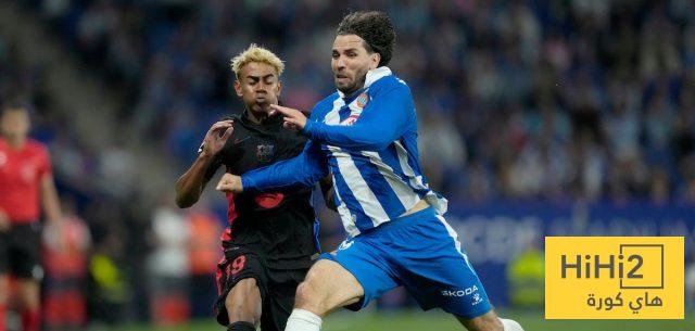 روبرتو كارلوس يسخر من طرد كابريرا في ديربي برشلونة وإسبانيول