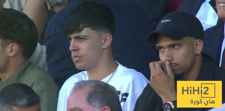 مصابو برشلونة يؤازرون الفريق من المدرجات