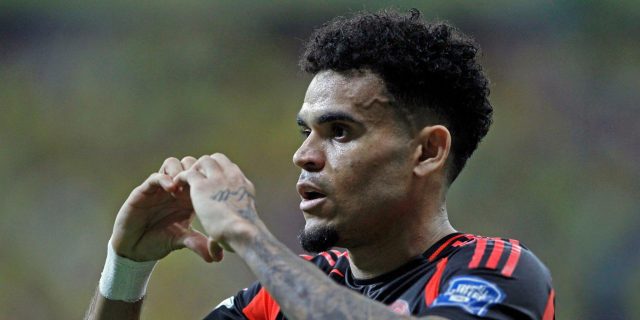 كيف رد سلوت على مفاوضات برشلونة مع لويس دياز؟