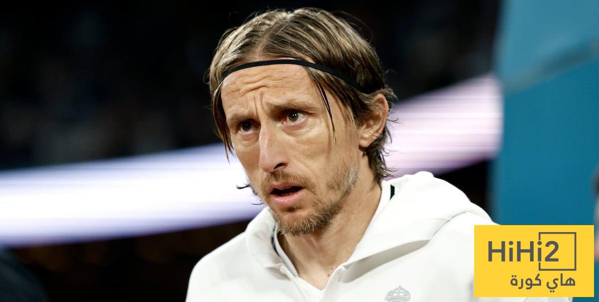لاعب ريال مدريد السابق يبدي دهشته من رحيل مودريتش