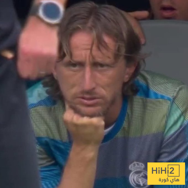 صور.. رد فعل مودريتش بعد الهدف الثالث لباريس سان جيرمان 16 صور.. رد فعل مودريتش بعد الهدف الثالث لباريس سان جيرمان 15