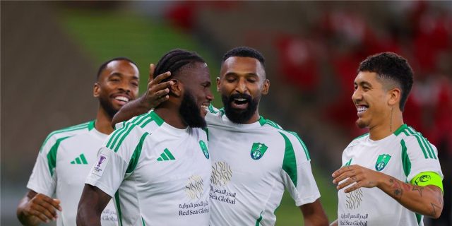 الأهلي يسعى لتجديد عقد مدافع الفريق