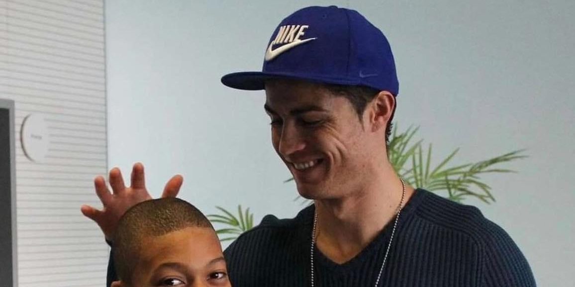 مبابي يكشف عن الشخص الذي التقط صورته الشهيرة مع رونالدو