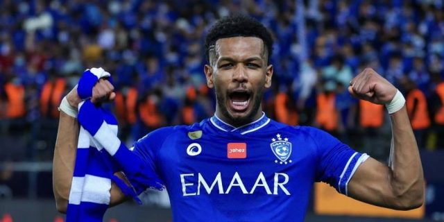 هل عرقل لاعبا النصر صفقة البليهي؟ رد حاسم