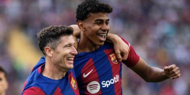 ليفاندوفسكي يدافع عن لامين يامال