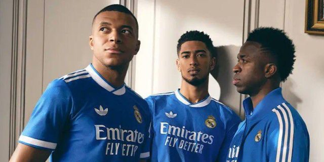 ماذا حدث في آخر مرة ارتدى فيها ريال مدريد القميص الأزرق؟!