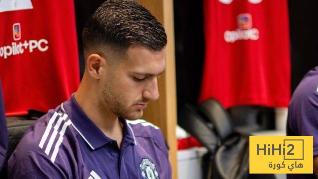 مانشستر يونايتد يصل ملعبه قبل مواجهة فيورنتينا