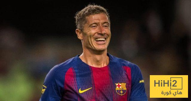 ليفاندوفسكي يحسم مستقبله مع برشلونة