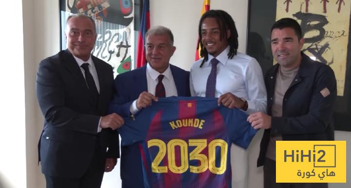 صور من تمديد عقد كوندي مع برشلونة