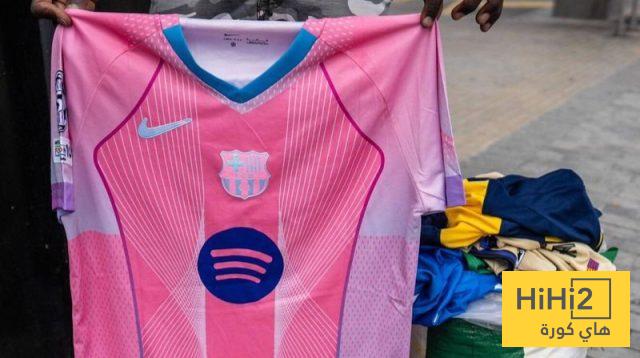 القميص الوردي “الوهمي” لبرشلونة يتحول إلى ظاهرة