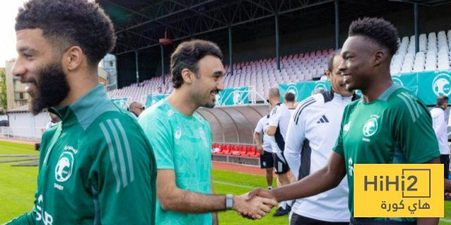 وزير الرياضة يزور معسكر المنتخب السعودي في براغ
