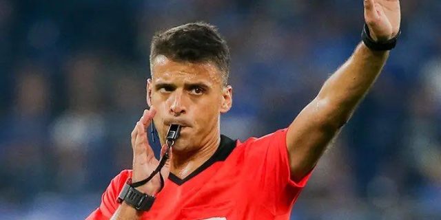 فيديو للفاشل حكم لقاء ريال مدريد هذا المساء