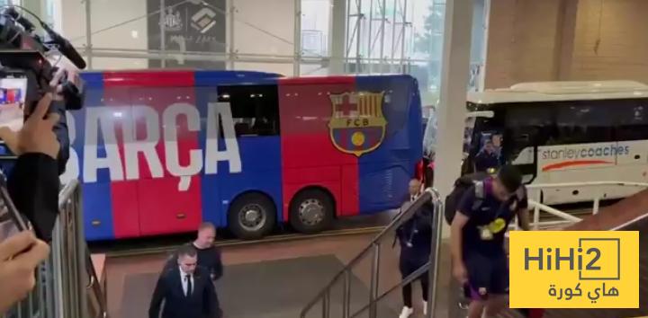 حافلة برشلونة تصل ملعب نيوكاسل قبل مواجهة الفريقين