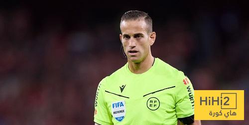 لجنة التحكيم تشيد بحكم ديربي مدريد رغم اعتراضات الريال!