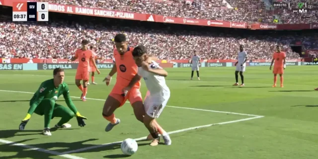 حكم سابق: ركلة جزاء إشبيلية أمام برشلونة غير صحيحة