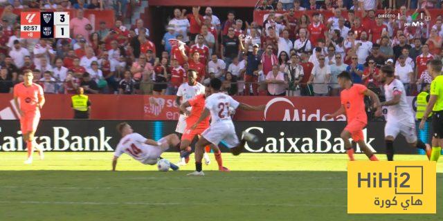 هل استحق لاعب إشبيلية البطاقة الحمراء أمام برشلونة؟