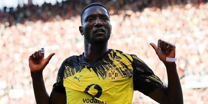 فرصة برشلونة لضم هداف بوروسيا دورتموند
