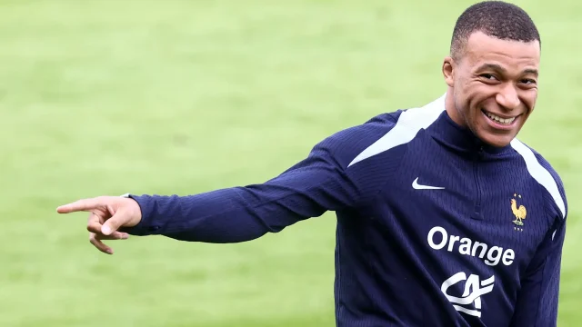 تصريح ساليبا بشأن مبابي يطمئن جماهير ريال مدريد