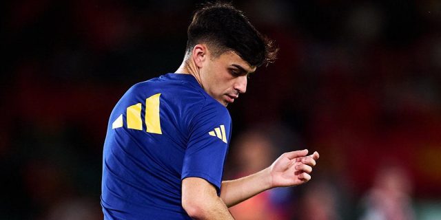 “أول من يوبخني عندما أخطئ”.. بيدري يتحدث عن علاقته بلاعب برشلونة