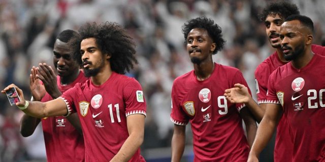 التعادل يحسم الشوط الأول بين قطر والإمارات