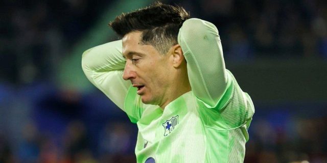 بقرار من ديكو.. برشلونة يجمد مفاوضات تجديد عقد ليفاندوفسكي