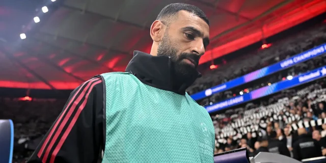 سلوت يعلق على أزمة مع صلاح التهديفية مع ليفربول