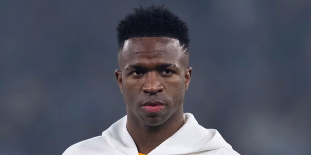 رئيس برشلونة السابق يشبه نفسه بـ فينيسيوس!