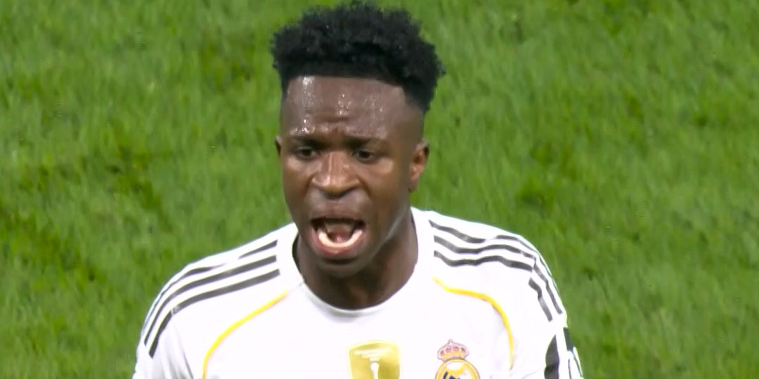 صور: رد فعل فينيسيوس الغاضب بعد استبداله امام برشلونة