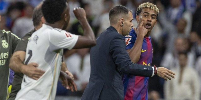 صورة لا تصدق بين فينيسيوس ولامين أثناء الكلاسيكو