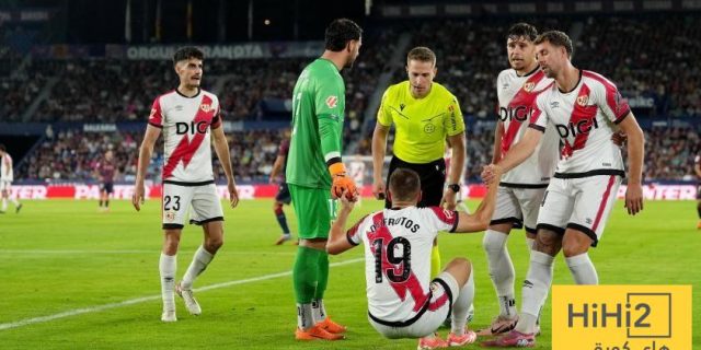 حكم برشلونة وإلتشي يدير أول مباراة للبارسا في الليغا