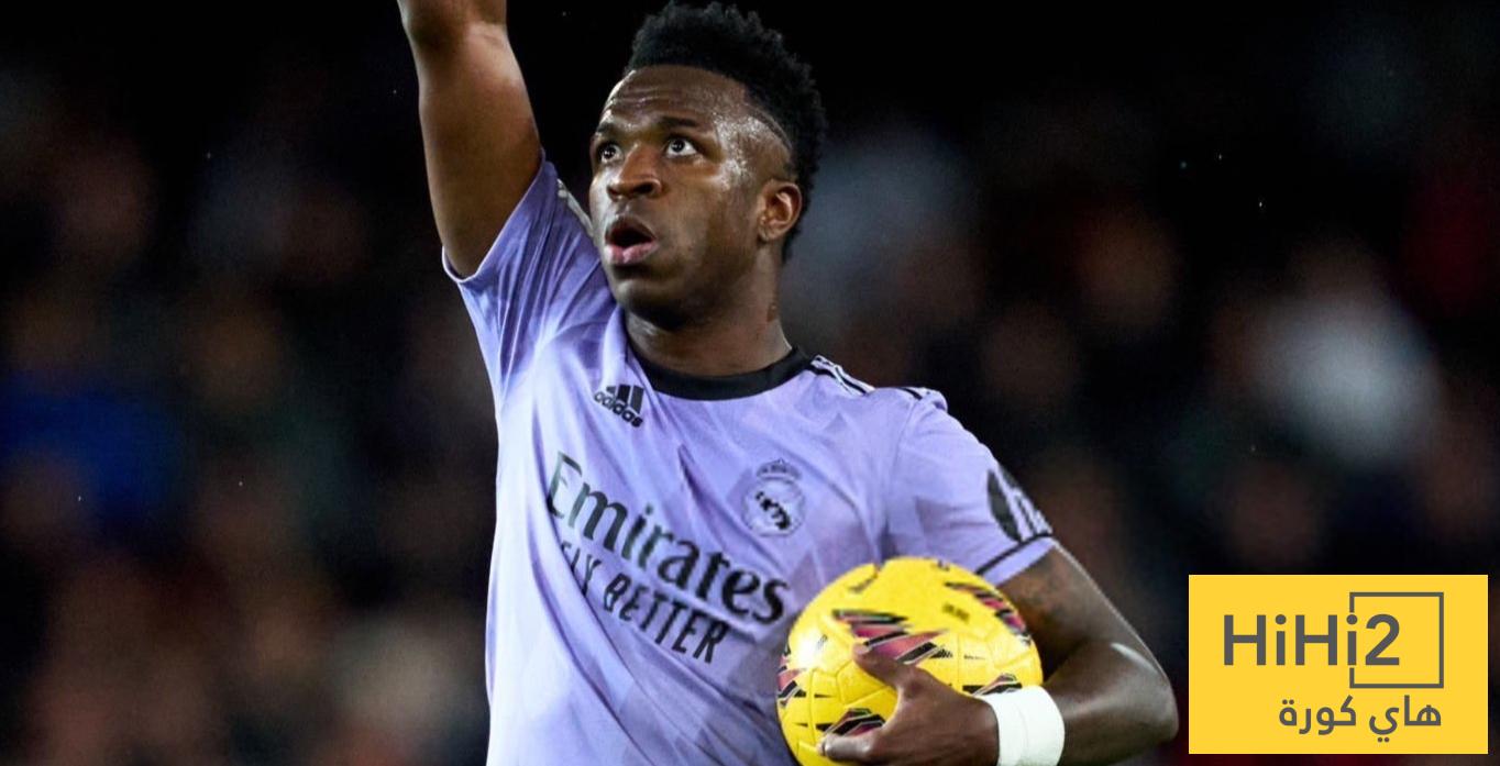 فينيسيوس دائم التوهج أمام فالنسيا