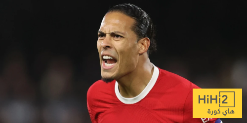 فان دايك يرد بسخرية على أسطورة مانشستر يونايتد