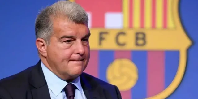 كم تبلغ ديون برشلونة في الوقت الحالي؟