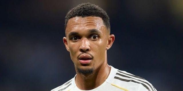 صورة: جماهير ليفربول بدأت الهجوم مبكرًا على أرنولد!