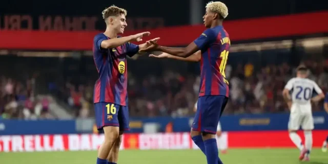 كم لاعب من برشلونة في معسكر اسبانيا للتوقف الدولي؟