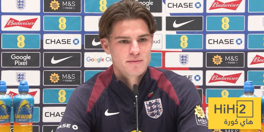 أليكس سكوت يكشف عن لاعبي الوسط المفضلين لديه