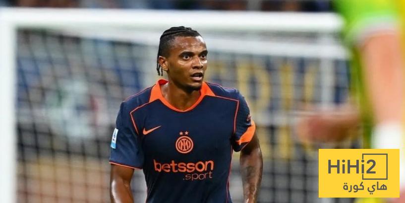 أكانجي يكشف موقفه من العودة إلى مانشستر سيتي