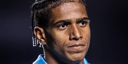 برشلونة يراقب ظهير برازيلي