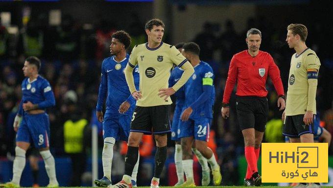 آلان شيرار : دفاع برشلونة يتآلف من 4 لاعبين أغبياء