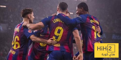التيفو الأول في مدرجات الكامب نو الجديد