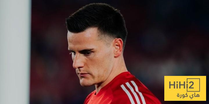 حارس فرانكفورت يواصل التألق أمام برشلونة