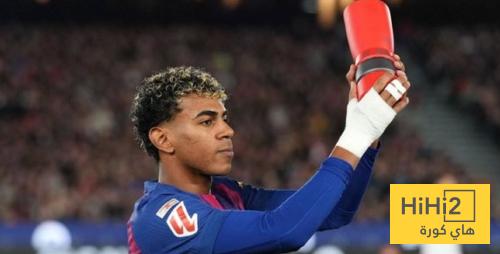 صور .. بيدري يقدم جائزة لاعب الشهر لـ لامين