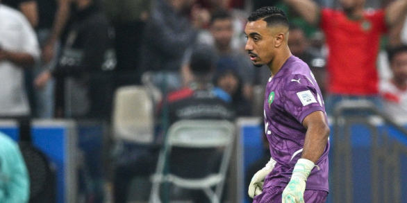 سد منيع بين القائمين.. المهدي بنعبيد يتألق أمام الإمارات