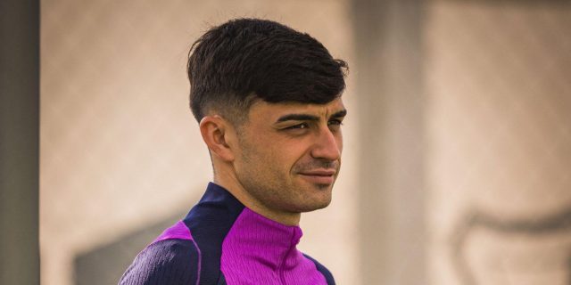 فليك يكشف موقف بيدري النهائي من مواجهة فياريال
