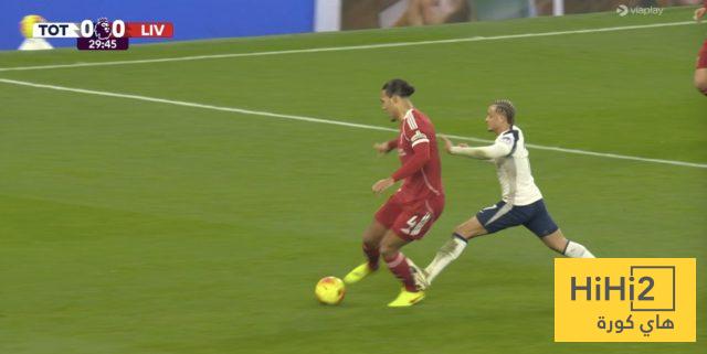 المباريات التي سيغيب عنها سيمونز بعد الطرد أمام ليفربول